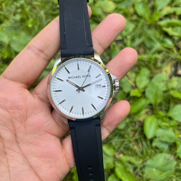 MICHAEL KORS Quartz White Dial Black Rubber Men's Watch - Picture 5 of 11